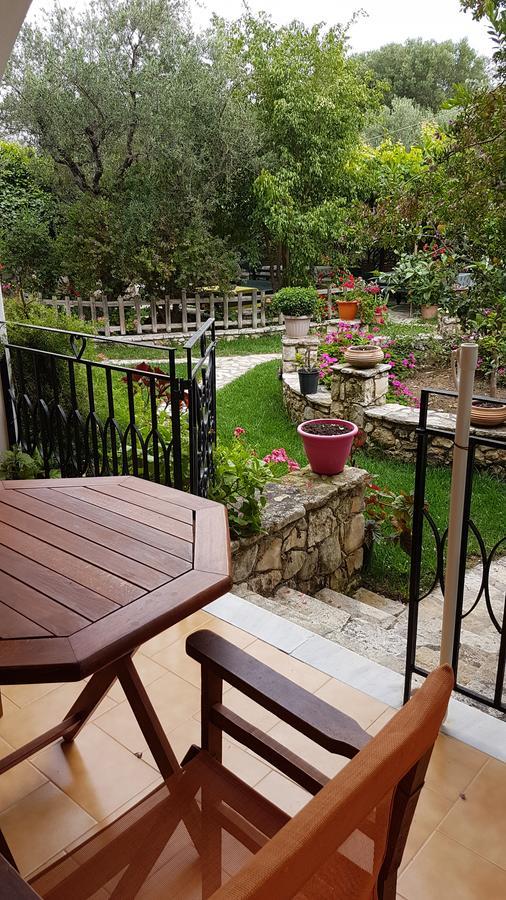 Castello Bellos Studios Keri Екстериор снимка